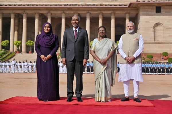 President Smt. Droupadi Murmu & Prime Minister Shri Narendra Modi welcomed H.E. Dr. Mohamed Muizzu, President of Maldives at the forecourt of Rashtrapati Bhavan